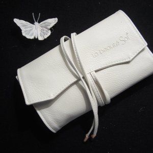 Brand New in Paper! La beaute Soi Makeup Brush Set